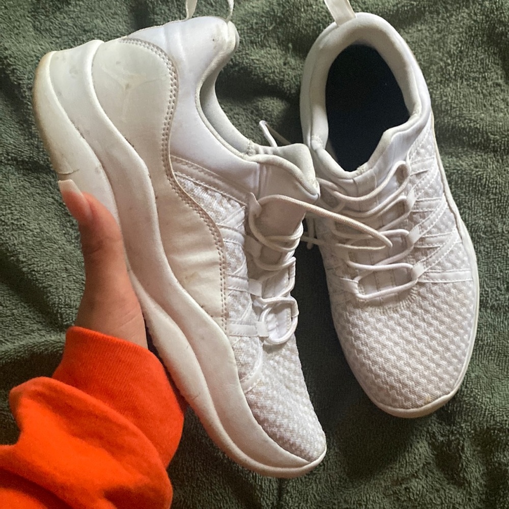White jordan sneakers